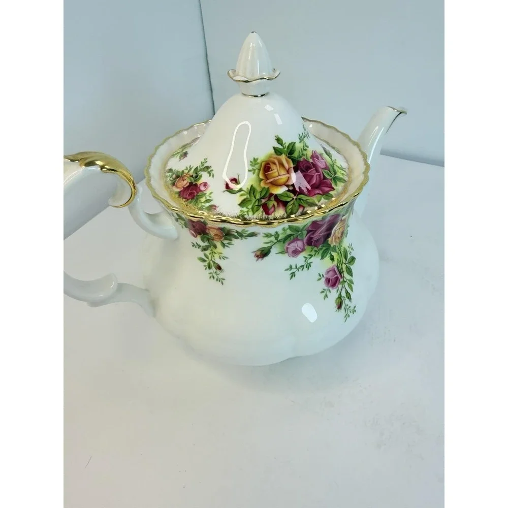 Royal Albert Old Country Roses Tea Pot With Lid Gold Trim 1962